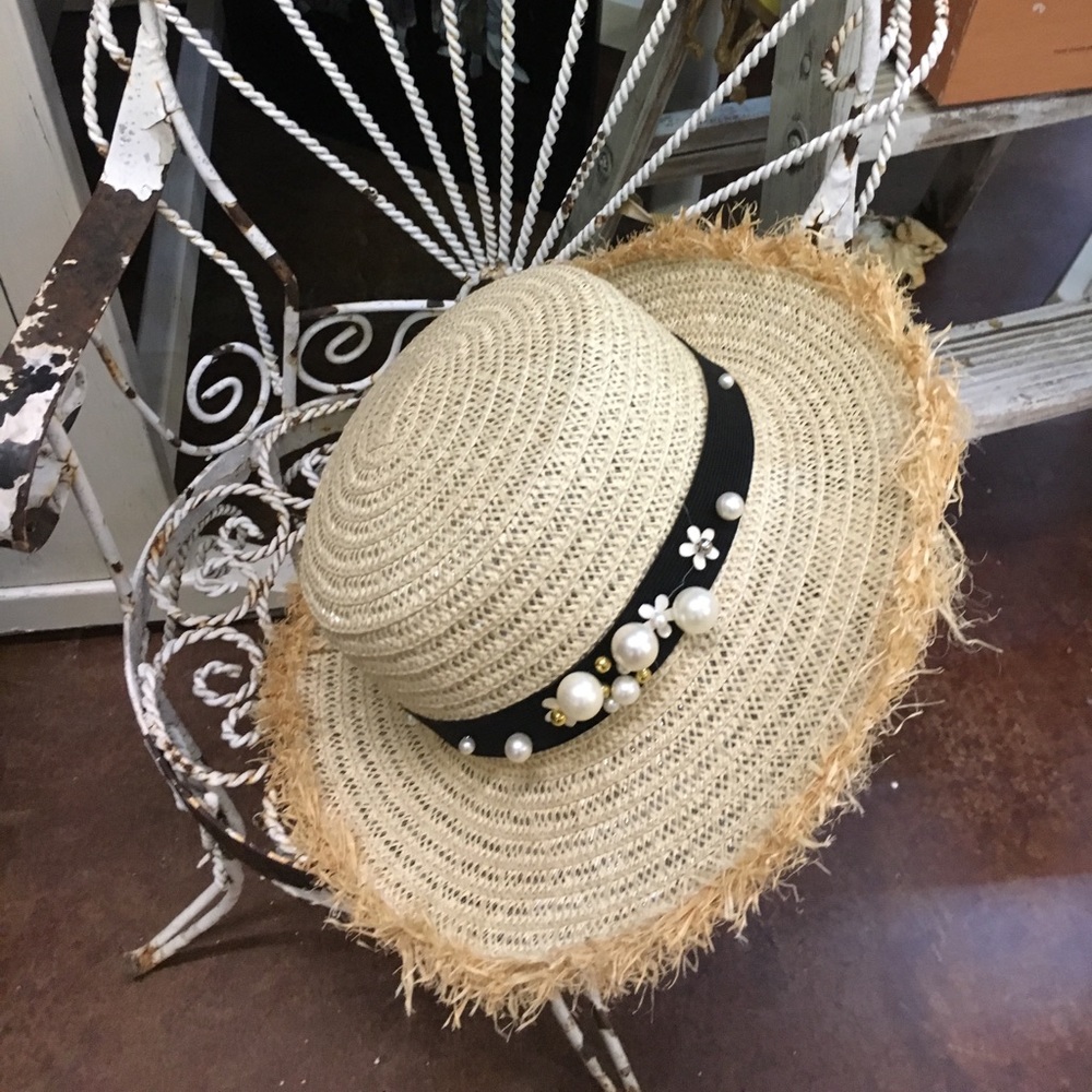 Straw Hat with pearls